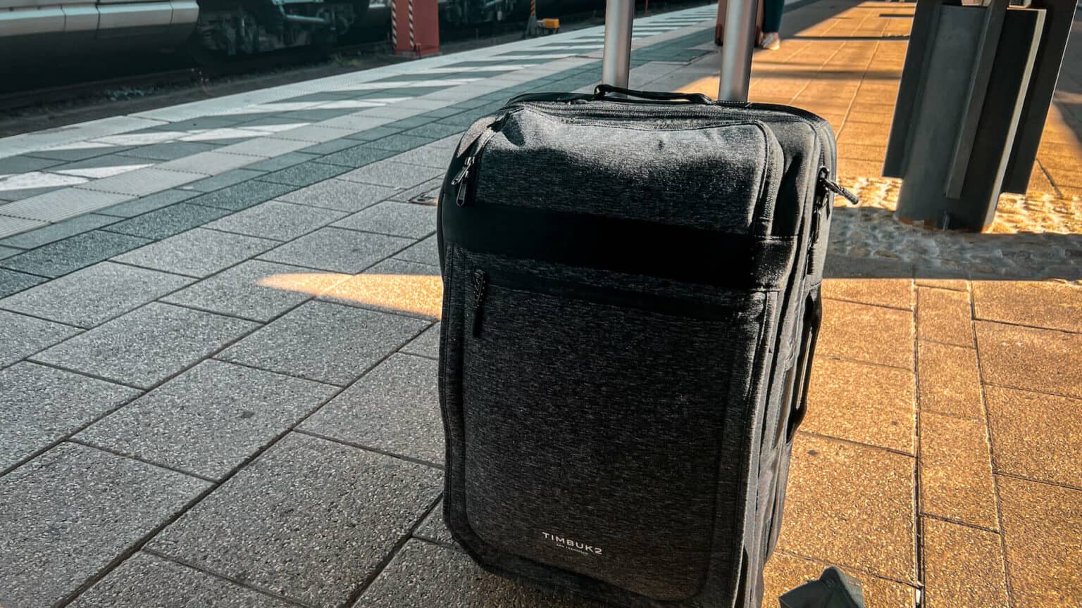 Nur mit Handgepäck unterwegs: Ideal für die Zugreise