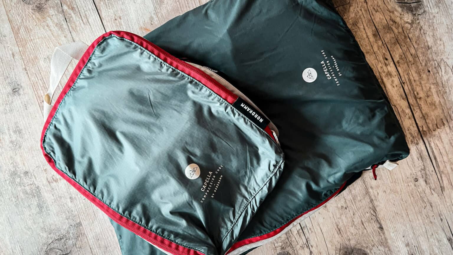 Die kleinen, rechteckigen Packwürfel sind ideal, um mit Handgepäck zu verreisen. um